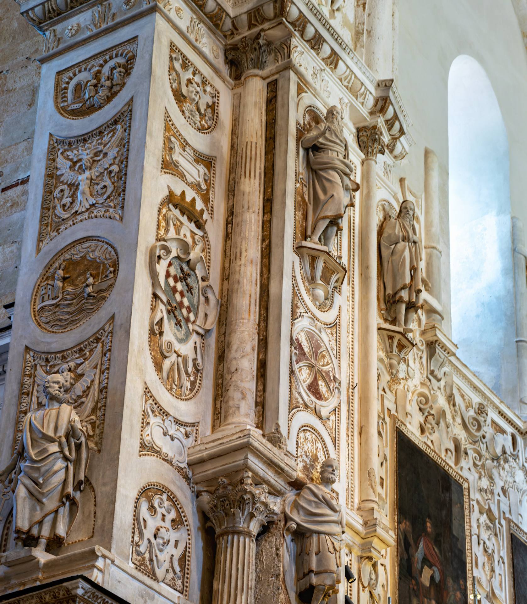 Im Inneren der Kathedrale